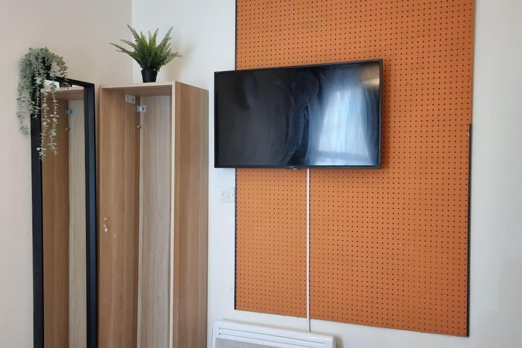 Skyline King Suites 202 스완지 외부 사진