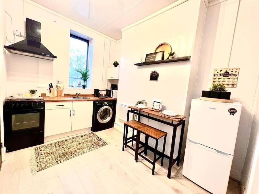 Skyline King Suites 202 스완지 외부 사진